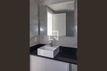 Banheiro de kitnet/studio para alugar com 1 quarto, 27m² em Partenon, Porto Alegre