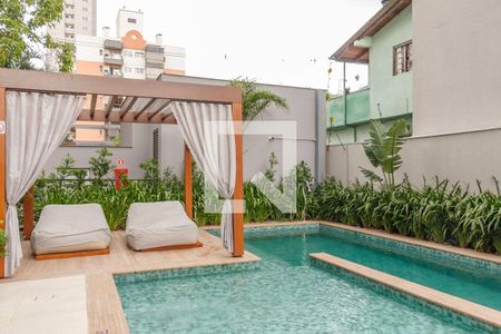 Studio para alugar com 27m², 1 quarto e sem vaga Studio para alugar com 27m², 1 quarto e sem vagaÁrea comum - Piscina