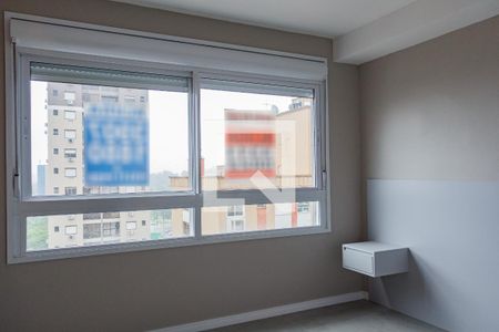 Sala/Quarto de kitnet/studio para alugar com 1 quarto, 27m² em Partenon, Porto Alegre