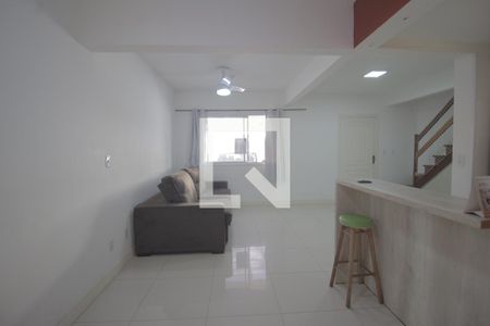 Sala de casa de condomínio à venda com 3 quartos, 136m² em Olaria, Canoas