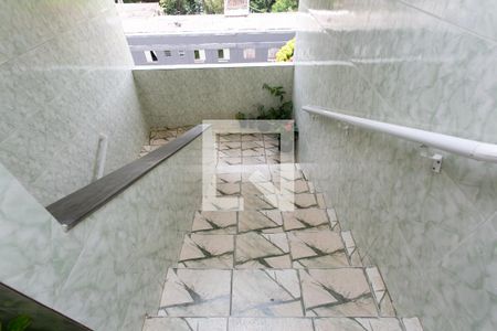 Escada - Entrada de apartamento à venda com 2 quartos, 45m² em Conjunto Residencial José Bonifácio, São Paulo