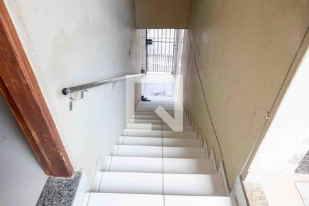 Casa para alugar com 75m², 1 quarto e 1 vagaEscada