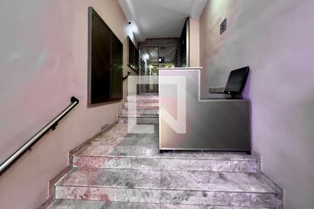 Apartamento à venda com 80m², 2 quartos e sem vaga Apartamento à venda com 80m², 2 quartos e sem vagaHall