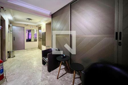 Apartamento à venda com 80m², 2 quartos e sem vaga Apartamento à venda com 80m², 2 quartos e sem vagaHall