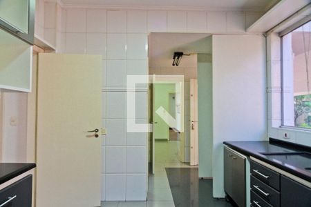 Casa para alugar com 650m², 4 quartos e 8 vagas Casa para alugar com 650m², 4 quartos e 8 vagasCozinha