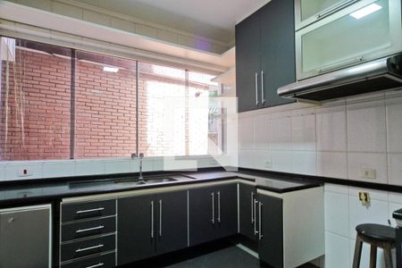 Casa para alugar com 650m², 4 quartos e 8 vagas Casa para alugar com 650m², 4 quartos e 8 vagasCozinha