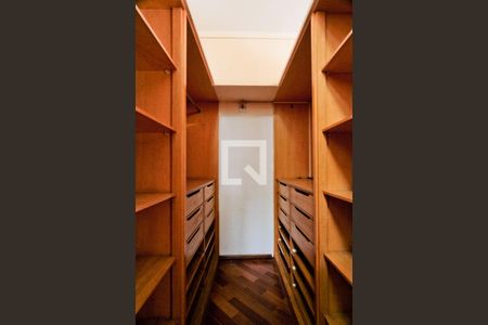 Casa para alugar com 650m², 4 quartos e 8 vagas Casa para alugar com 650m², 4 quartos e 8 vagasSuíte 3