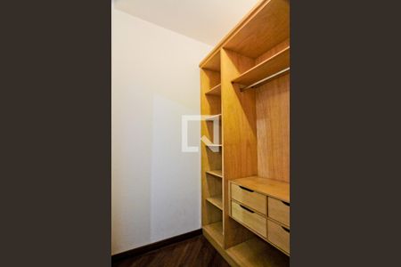 Casa para alugar com 650m², 4 quartos e 8 vagas Casa para alugar com 650m², 4 quartos e 8 vagasSuíte 1