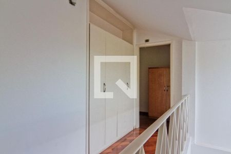 Casa para alugar com 650m², 4 quartos e 8 vagas Casa para alugar com 650m², 4 quartos e 8 vagasCorredor