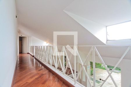 Casa para alugar com 650m², 4 quartos e 8 vagas Casa para alugar com 650m², 4 quartos e 8 vagasCorredor