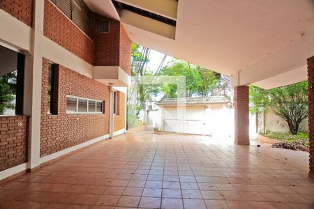 Casa para alugar com 650m², 4 quartos e 8 vagas Casa para alugar com 650m², 4 quartos e 8 vagasÁrea externa