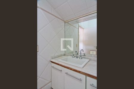 Casa para alugar com 650m², 4 quartos e 8 vagas Casa para alugar com 650m², 4 quartos e 8 vagasBanheiro da Suíte 2