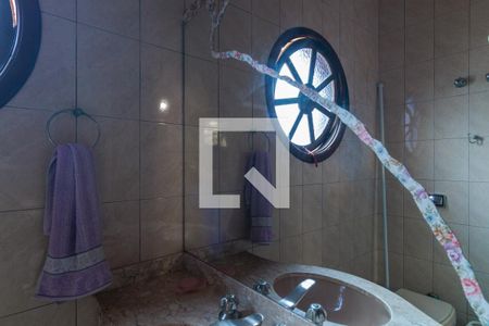 Casa para alugar com 420m², 5 quartos e 6 vagasBanheiro da Suíte 1