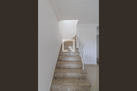 Escada para Suites de casa à venda com 3 quartos, 169m² em Lar São Paulo, São Paulo