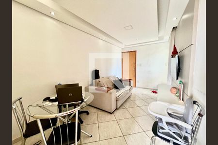 Sala de apartamento à venda com 2 quartos, 68m² em Três Barras, Contagem