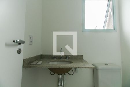 Banheiro de apartamento à venda com 2 quartos, 66m² em Vila Azevedo, São Paulo