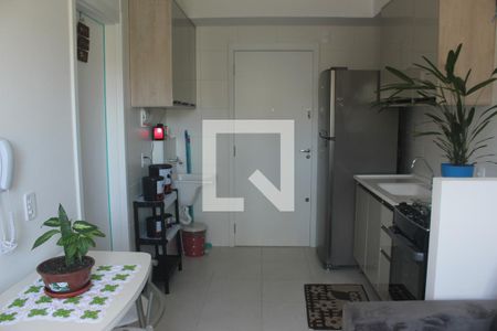 Sala/Cozinha/Área de Serviço de apartamento para alugar com 1 quarto, 27m² em Jardim Itacolomi, São Paulo