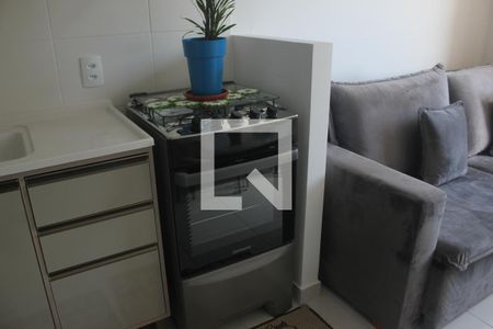 Sala/Cozinha/ de apartamento para alugar com 1 quarto, 27m² em Jardim Itacolomi, São Paulo
