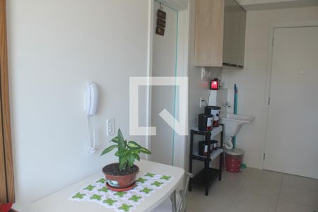 Sala/Cozinha/Área de Serviço de apartamento para alugar com 1 quarto, 27m² em Jardim Itacolomi, São Paulo