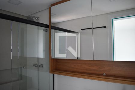 Banheiro da Suíte de apartamento para alugar com 2 quartos, 55m² em Novo Mundo, Curitiba