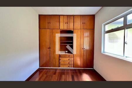 Casa à venda com 494m², 3 quartos e 4 vagasquarto 2