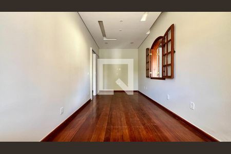 Casa à venda com 494m², 3 quartos e 4 vagassala 1