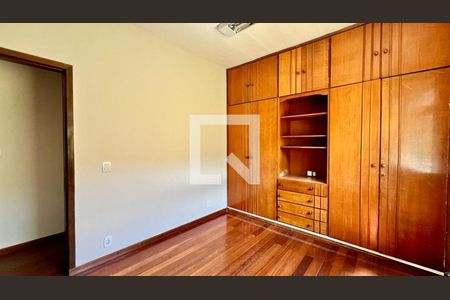 Casa à venda com 494m², 3 quartos e 4 vagasquarto 2