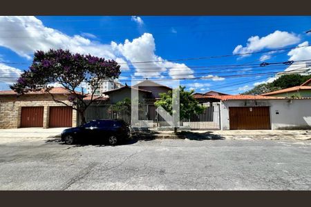 Casa à venda com 494m², 3 quartos e 4 vagasFachada