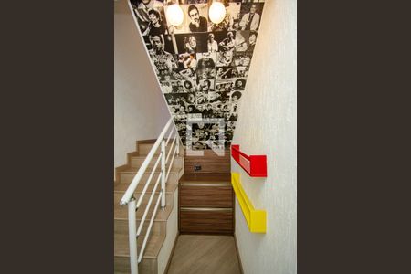Escada - Acesso aos quartos de casa à venda com 3 quartos, 280m² em Taboão, São Bernardo do Campo