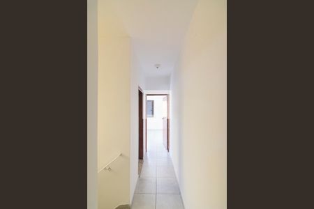 Corredor de casa para alugar com 2 quartos, 135m² em Jardim Vila Rica, Santo André