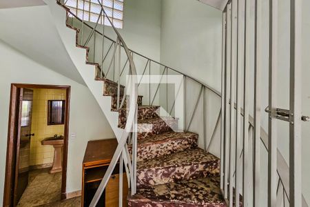 escada de casa para alugar com 5 quartos, 220m² em Vila Mariana, São Paulo