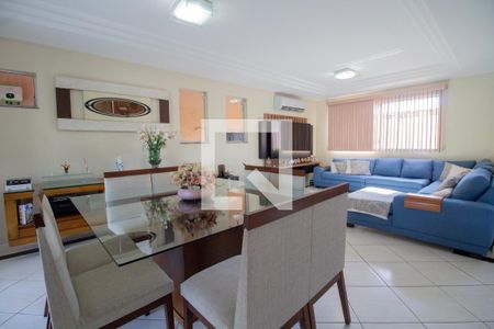 Casa à venda com 540m², 4 quartos e 3 vagasSala 