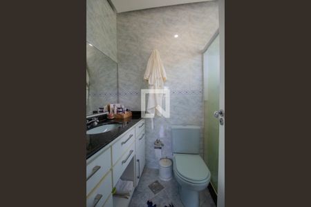 Casa à venda com 540m², 4 quartos e 3 vagasBanheiro da Suíte 2