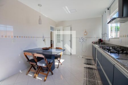Casa à venda com 540m², 4 quartos e 3 vagasCozinha 