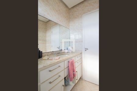 Casa à venda com 540m², 4 quartos e 3 vagasBanheiro da Suíte