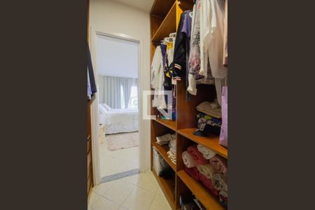 Casa à venda com 540m², 4 quartos e 3 vagasCloset