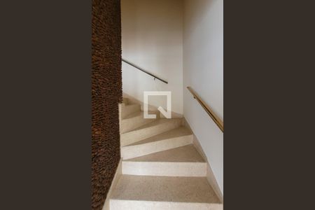 Escada de casa para alugar com 3 quartos, 200m² em Vila Assunção, Santo André