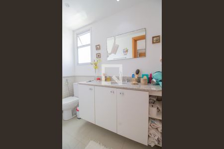 Apartamento à venda com 153m², 4 quartos e 3 vagasBanheiro Canadense