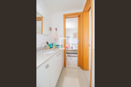 Apartamento à venda com 153m², 4 quartos e 3 vagasBanheiro Canadense