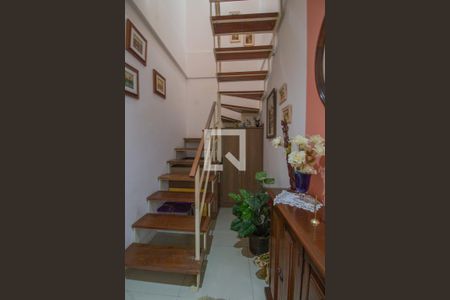 Apartamento à venda com 153m², 4 quartos e 3 vagasEscada