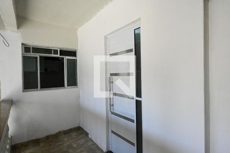 Casa à venda com 70m², 2 quartos e 2 vagas Casa à venda com 70m², 2 quartos e 2 vagasEntrada