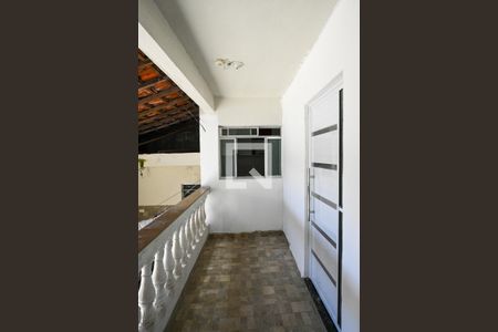 Casa à venda com 70m², 2 quartos e 2 vagas Casa à venda com 70m², 2 quartos e 2 vagasEntrada