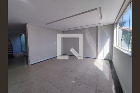 Sala 1  de casa para alugar com 4 quartos, 720m² em Cabral, Contagem