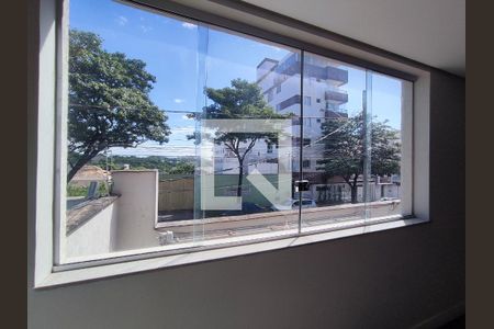 Vista sala 1 de casa à venda com 4 quartos, 720m² em Cabral, Contagem