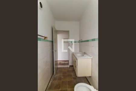 Banheiro de casa à venda com 1 quarto, 68m² em Vila Carmosina, São Paulo