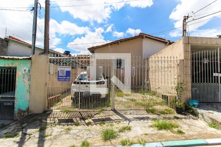 Casa à venda com 68m², 1 quarto e 2 vagas Casa à venda com 68m², 1 quarto e 2 vagasFachada