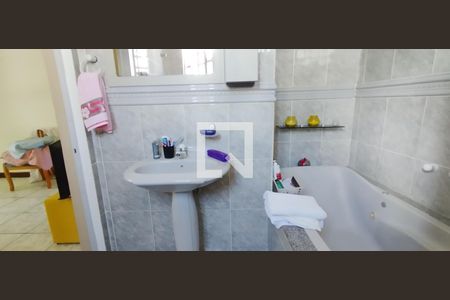 Casa para alugar com 450m², 5 quartos e 8 vagasBanheiro da Suíte 1