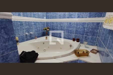 Casa para alugar com 450m², 5 quartos e 8 vagasBanheiro da Suíte 2