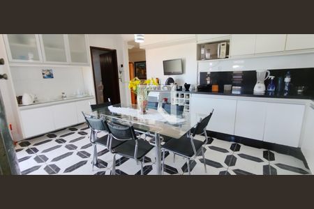 Casa para alugar com 450m², 5 quartos e 8 vagasCozinha