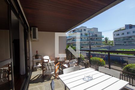 Apartamento para alugar com 190m², 4 quartos e 2 vagas Apartamento para alugar com 190m², 4 quartos e 2 vagasVaranda